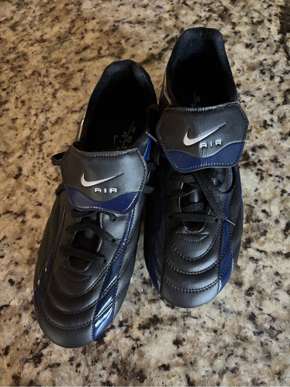 Nike women’s zoom Air soccer cleats